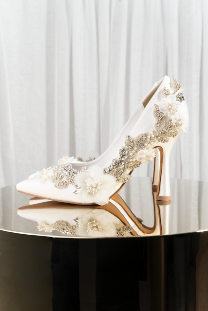 Aura ivory bordado cristal y flor 3d.