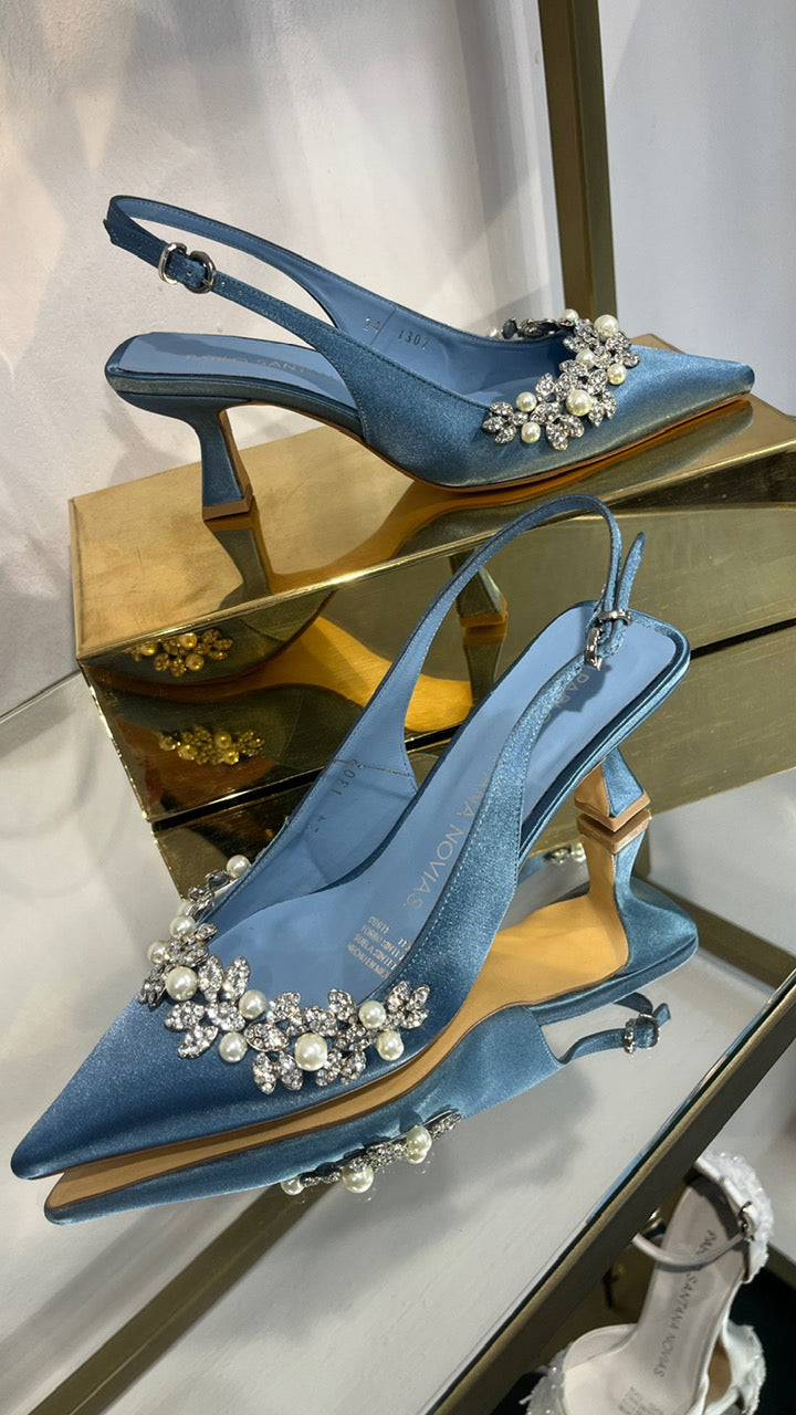 Ninfa azul guirnalda cristal y perla.